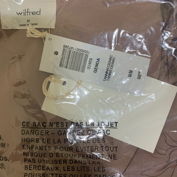 Wilfred Smocked V-neck blouse - Picture 8 of 8